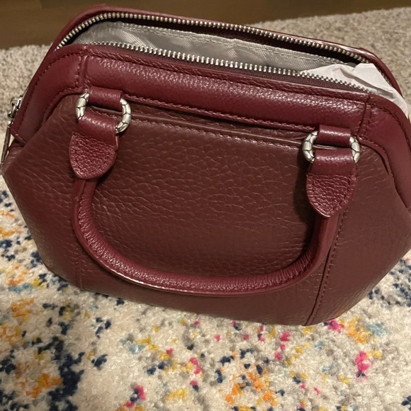 Maroon leather Brighton bag with dust cover and box 8”Hx 11.5”Wx 3.5”D - Picture 3 of 7